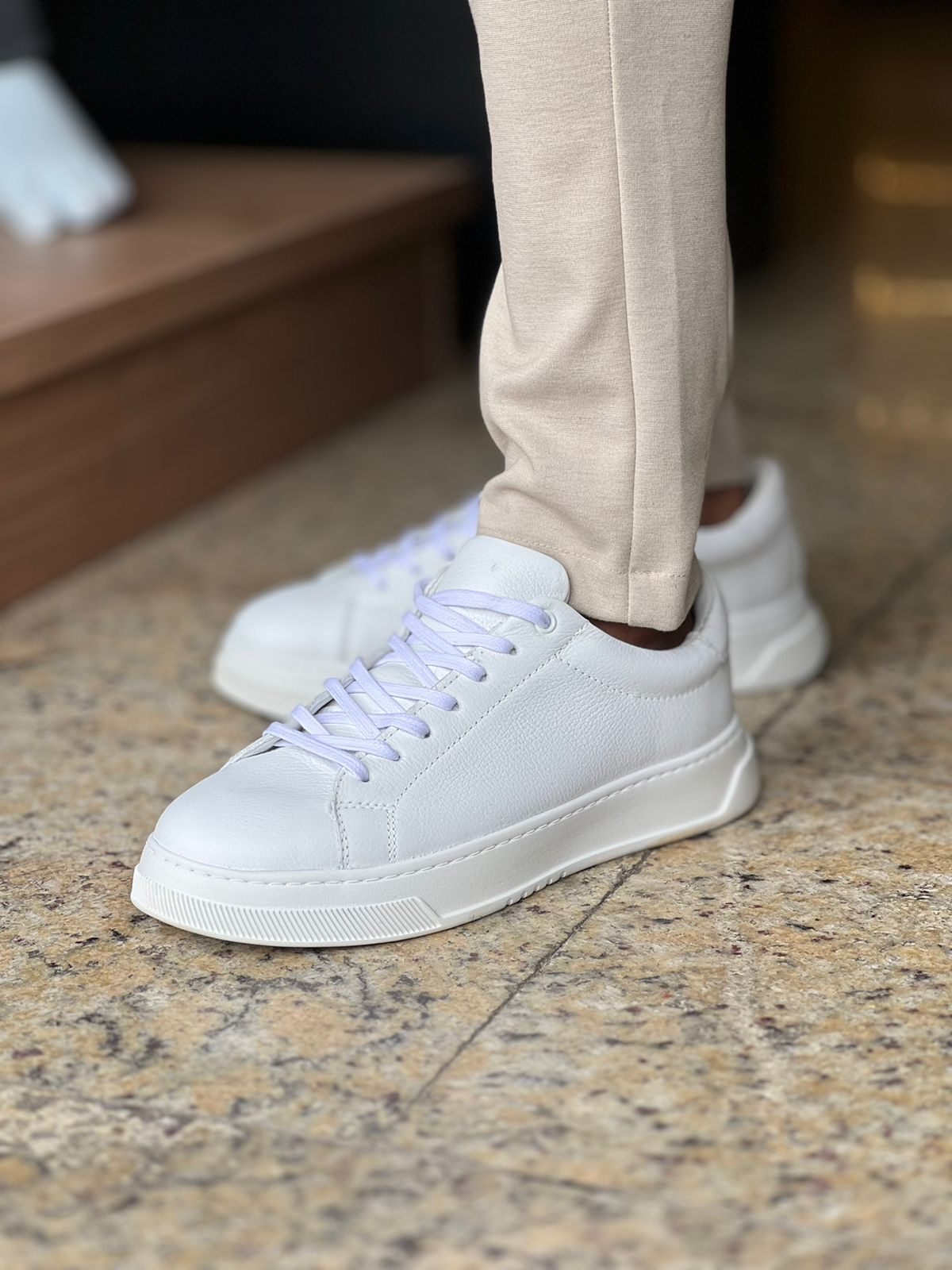 Tênis Sneaker em Couro Branco