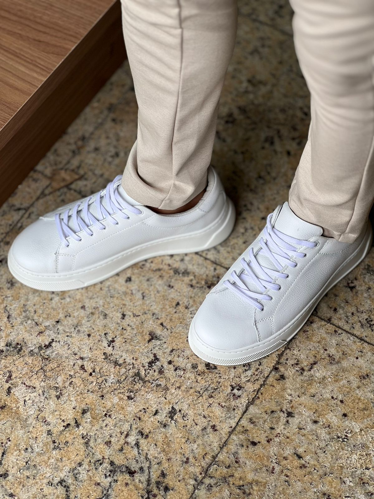 Tênis Sneaker em Couro Branco