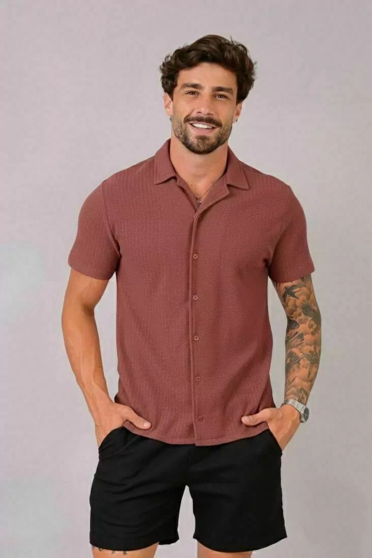 Camisa de botão texturizada respirável