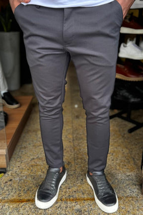 Calça Slim em Moletim com Elastano – Corte Alfaiataria