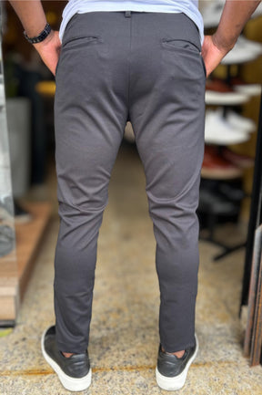 Calça Slim em Moletim com Elastano – Corte Alfaiataria