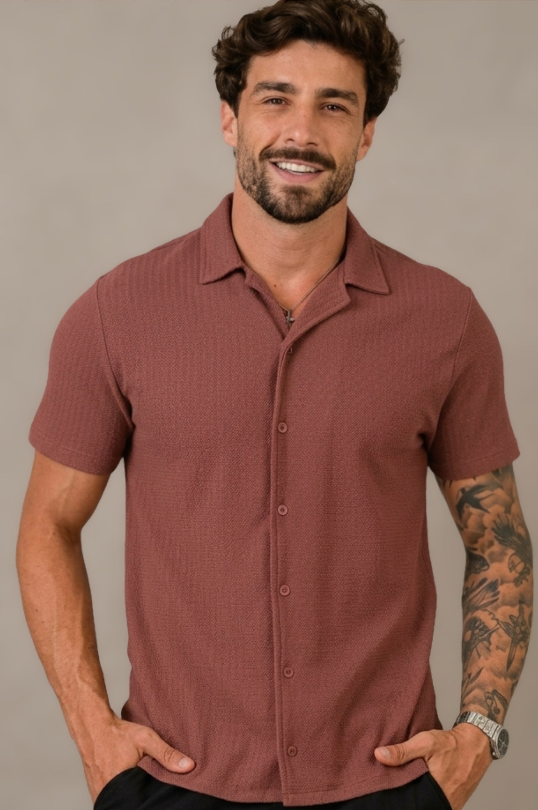 Camisa de botão texturizada respirável