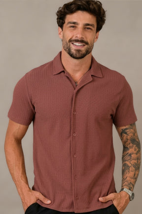 Camisa de botão texturizada respirável