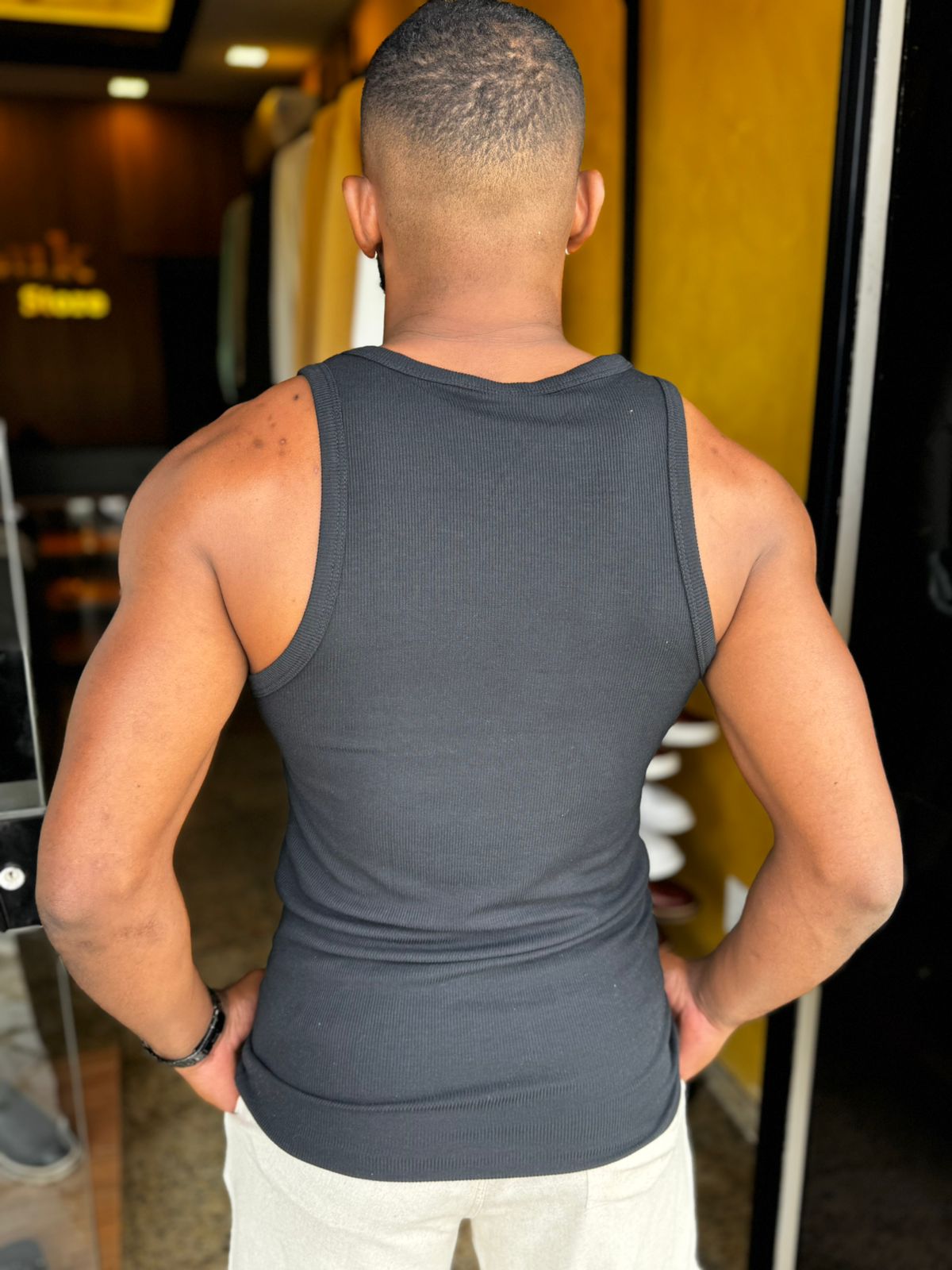 Camiseta Regata Masculina Canelada em Algodão Premium e Elastano