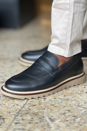 Loafer Tratorado em Couro Preto