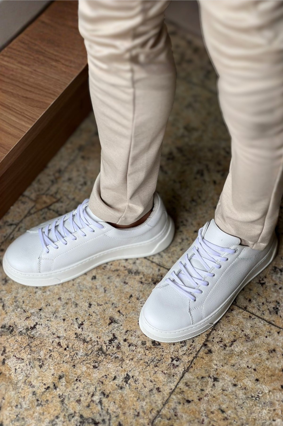 Tênis Sneaker em Couro Branco