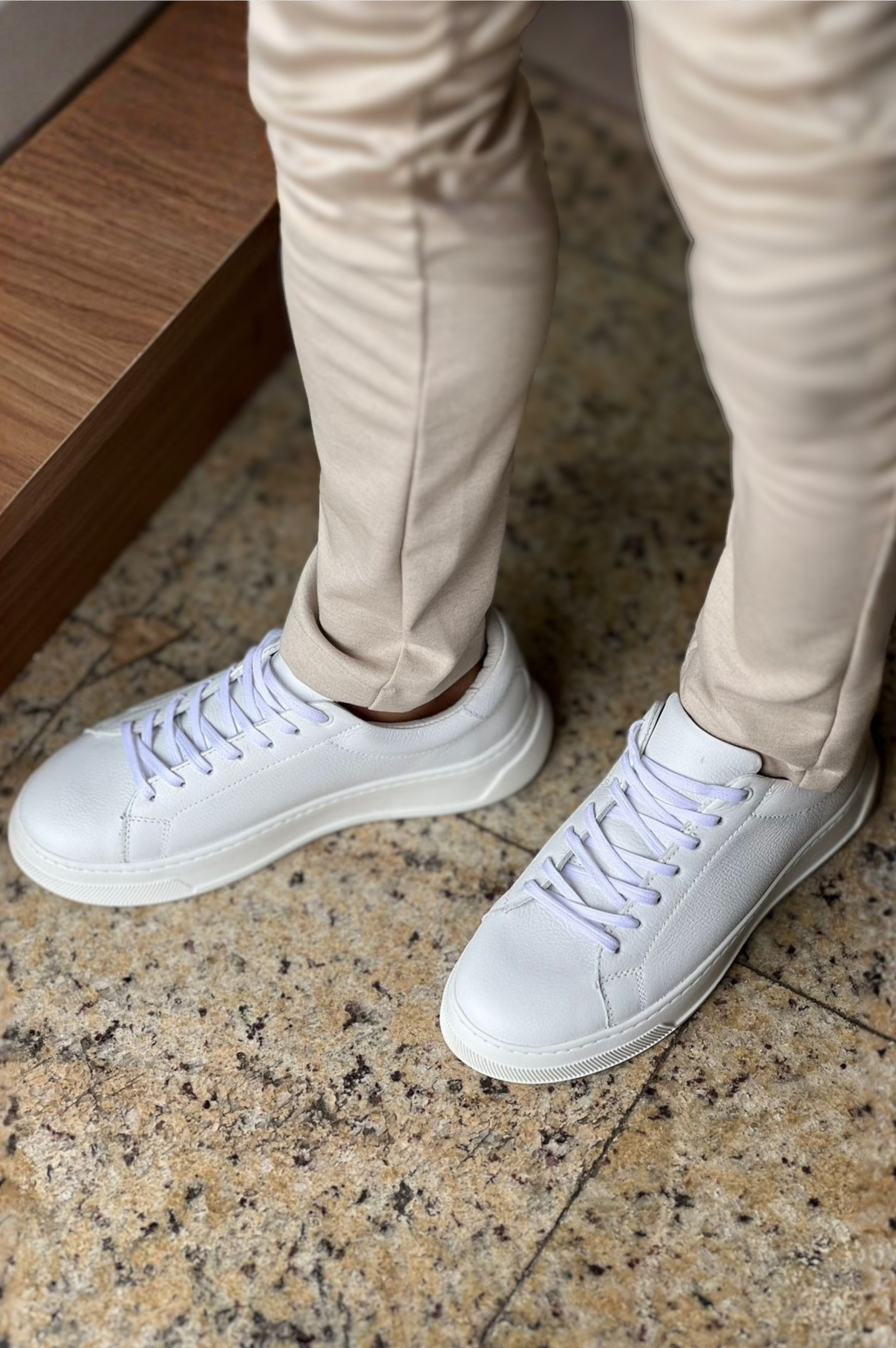 Tênis Sneaker em Couro Branco