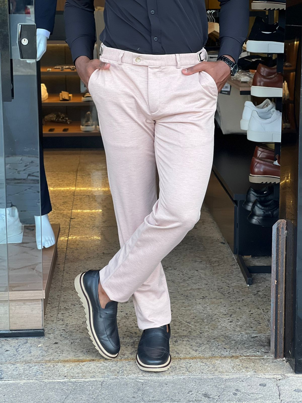 Calça Alfaiataria Premium – Elegância e Tecnologia no Mesmo Look